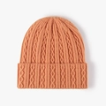 Bonnet en tricot torsadé orange-rose pour femme avec revers large et texture douce - Rouge Orangé