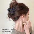 Matte black claw clip with a twisted bow design for women, size 8.5cm large hair clip - 8.5cm / Black