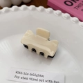 Elegant ivory cream mini hair claw clip with glossy finish on a decorative background - 4cm / Black & White