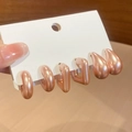 Detailansicht der perlrosa geometrischen Tropfenohrringe mit Silberstiften im Set - Stil 2 Silbernadel Champagner (6-teiliges Set)