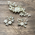 Juego de tres accesorios de novia con alambre dorado, perlas blancas y cristales claros - 1 Peine para el Cabello + 2 Palillos para el Cabello / Dorado