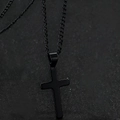 Collier avec pendentif croix noire en acier inoxydable et une maille gourmette élégante - Noir