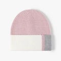 Bonnet en maille bicolore rose et blanc avec détails de rayures latérales élégantes - Taille unique / Rose
