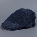 Vue détaillée de profil d'une casquette plate en jean bleu avec texture quadrillée - M(56-58cm) / Bleu clair