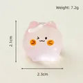 Rosa transparente Katzenfigur für Mikrolandschaften, Maße 2,1x2,3 cm und 7,2 g Gewicht - Leuchtendes rosa Kätzchen