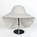 Sneldrogende outdoor zonnehoed met brede rand, nekbescherming en ademende mesh-panelen - Verstelbaar / Lichtgrijs