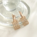 Elegantes pendientes colgantes geométricos dorados con diseño vintage en tela blanca - Chapado en Oro de 18K