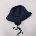 Chapeau d'aviateur matelassé bleu foncé avec motif losanges et cache-oreilles chaud - M (56-58cm) / Noir