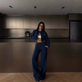 Completo due pezzi blu navy da donna con giacca a bottoni e pantaloni a gamba larga - S / Blu navy