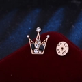 Golden crown brooch with sparkling rhinestones and black gems on velvet - Black Rhinestone (Gold Base)