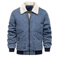 Dettaglio giacca di jeans blu da uomo con colletto in pile bianco e zip in metallo - S / Blu scuro