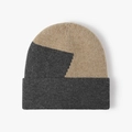 Warme Strickmütze im dunkelgrauen und khakifarbenen Color-Block-Design für den Winter - Dunkelgrau