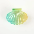 Pinza para el cabello en forma de concha con degradado azul y naranja en fondo blanco - Amarillo y Verde