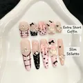 Rosa Cartoon Bär Kunstnägel Set mit 3D-Schleifen und Herzsteinen in Sargform-Design - XS / Thin Stiletto Stil (297) / Rosa-Schwarzes Karomuster (297)