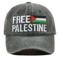 Detailaufnahme der Free Palestine Stickerei auf der dunkelgrauen Vintage-Baumwollkappe - Verstellbar / Grün