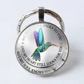 Silberner Metall-Schlüsselanhänger mit buntem Kolibri-Anhänger und Gedenkspruch - Bunter Glitzer Kolibri/Gedenken