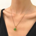 Collar de estilo francés con colgante redondo de piedra ojo de gato verde en modelo - Collar con colgante redondo de cristal verde y diamantes de imitación (02 Oro KC K-1422)