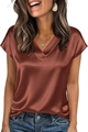 Detalle de una blusa de satén color cobre con cuello en V y textura de seda elegante - Café