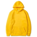 Hellgelbes einfarbiges Kapuzen-Sweatshirt mit Kängurutasche auf weißem Hintergrund - S / Oberteil Und Unterteil / Gelb
