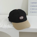 Dettaglio cappellino da baseball in denim bicolore con ricamo lettere CLYRND e cuciture - 52cm (2-5 Anni Regolabile) / Nero/Khaki