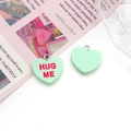 Colgantes de resina verde claro con forma de corazón y texto HUG ME para DIY - Corazón de Resina Verde (HUG ME)