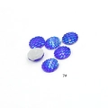 Detailaufnahme der runden Fischschuppen-Harz-Cabochons 7# mit blau-violettem Aurora-Glanz - Nr. 7 (Blau-Violett-Verlauf) / 10mm