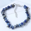 Detailansicht eines verstellbaren Armbands aus blauem Lapislazuli mit Silberverschluss - Blau