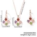 Vista detallada del conjunto de joyas florales con medidas de collar y pendientes de oro - Estilo de Diamante de Imitación de Color Cuadrado (KSS00089CR00)