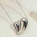 Collier à pendentif cœur 3D argenté poli avec finition ondulée sur chaîne en O - Cœur Irrégulier / Couleur Platine