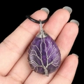 Ciondolo a goccia in cristallo viola con albero della vita avvolto in filo argento - Ametista