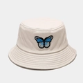 Beigefarbener Anglerhut aus Baumwolle mit blauer Schmetterlingsstickerei als Sonnenschutz - Beige