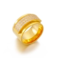Anello largo in acciaio inossidabile placcato oro 18k con quattro file di zirconi bianchi - US 6 / Anello Spinner Pave Largo Dorato (KR28649-K)