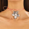 Collana girocollo con nastro rosa e ciondolo a fiore d'argento irregolare con perla - Collana con Pendente a Fiore Argento con Cordino Rosa (N-380)