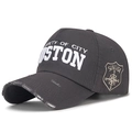 Berretto da baseball grigio scuro vintage con ricamo Boston e visiera con strappi usurati - Grigio