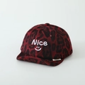 Dettaglio del cappellino per neonati con stampa leopardata rossa e ricamo Nice - 50cm / Nice Sorriso / Borgogna