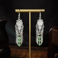 Vintage-Quastenohrringe in Silber mit grünen Jade-Perlen und floralem Hohlmuster - E5780-2/Silberne Retro Lange Quaste