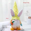 Nain de Pâques en peluche avec chapeau jaune à pois, oreilles de lapin et carotte - Jaune