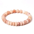 Vue macro de perles en pierre de 8mm en dégradé de rose pêche et blanc laiteux - Aventurine Rose