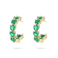 Dettaglio di orecchini a C in oro 18K con zirconi a forma di cuore verde smeraldo - Orecchini a C Sfaccettati Oro Strass Verdi (NMSE-D151-1)
