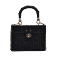 Elegante schwarze gewebte Box-Handtasche mit goldener Kette und Metalldrehverschluss - Schwarz