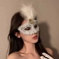 TS1119-1 Máscara de Plumas Largas con Gema Blanca