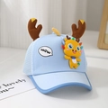 Detail van ademende blauwe kinderpet met mesh, pluche geweitjes en 3D-draakversiering - 52cm (2-5 Jaar) / Blauw