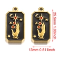 Goldener rechteckiger Tarot-Anhänger mit schwarzer Emaille, Hand und Mond Design - Stil D