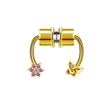Détail de l'anneau de nez magnétique doré avec fleur en zircon rose et papillon doré - Or Fleur Rose Papillon (#6)
