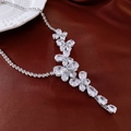 Collier perlé avec pampilles de papillon en zircon clair sur fond en soie rouge foncé - Collier Goutte d'Eau Zircone Fleur Papillon Argenté (6#)