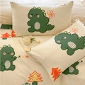 Minimalistische beige kussensloop met schattige groene cartoon dinosaurus patronen - Baby dinosaurus / 1 Stuk