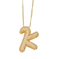 Collier avec pendentif lettre K bombée dorée orné de zircons scintillants - Lettre K