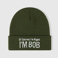 Donkergroene gebreide muts met wit borduurwerk 'Of Course I'm Right I'M BOB' - Legergroen