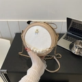 Borsa a tracolla rotonda con perle, trama a scacchi e decorazione a ciliegia in metallo - Cachi
