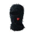 Schwarze Plüsch-Sturmhaube mit roter Herzstickerei auf weißem Hintergrund - Broken Heart Stickerei / Schwarze Mütze mit rotem Herz